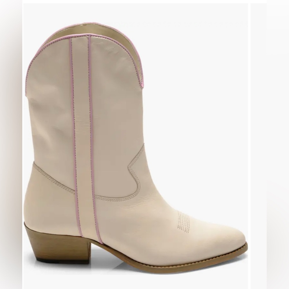 Free People borderline western boot in plaster. Size 6.5